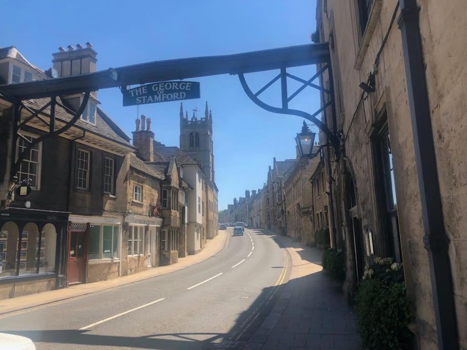 The Granary, Lovely Townhouse In Central Stamford Exterior photo