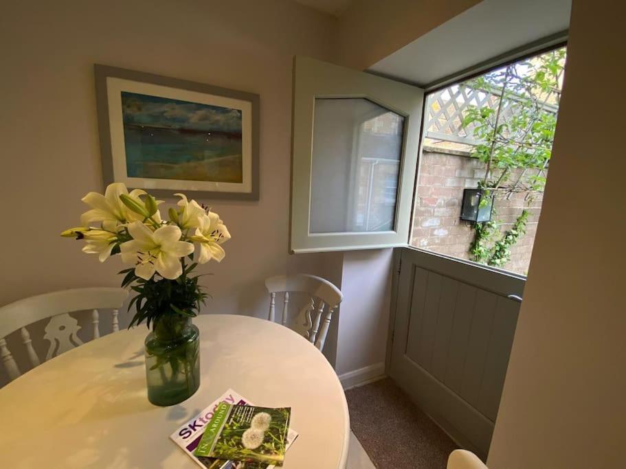 The Granary, Lovely Townhouse In Central Stamford Exterior photo